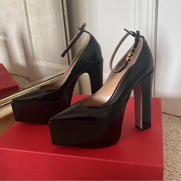 Valentino - Picture 2 of 6